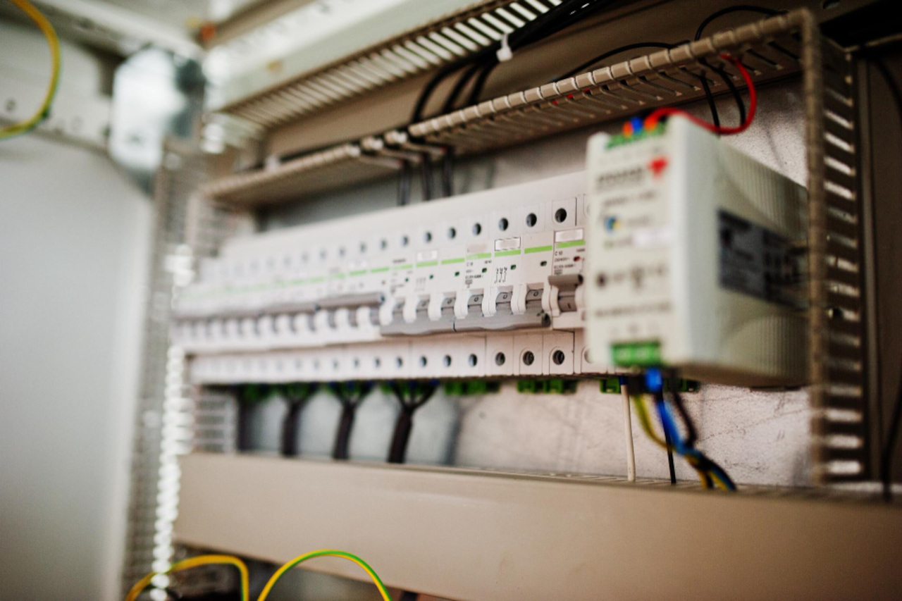 cuadro eléctrico en un centro de saneamiento